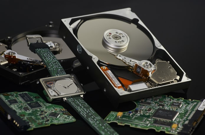HDDWatches. The geek watch made out from a HDD Indiegogo