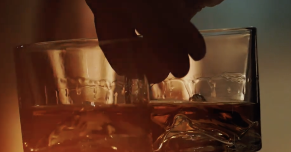 The Peaks Whiskey Glass Chill Drinks in 18 Seconds