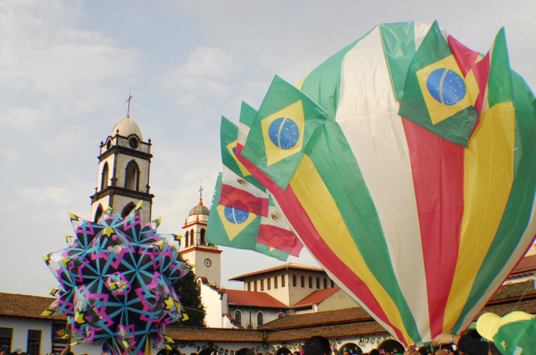 Globo forma numero dos rojo – La Central del Globo