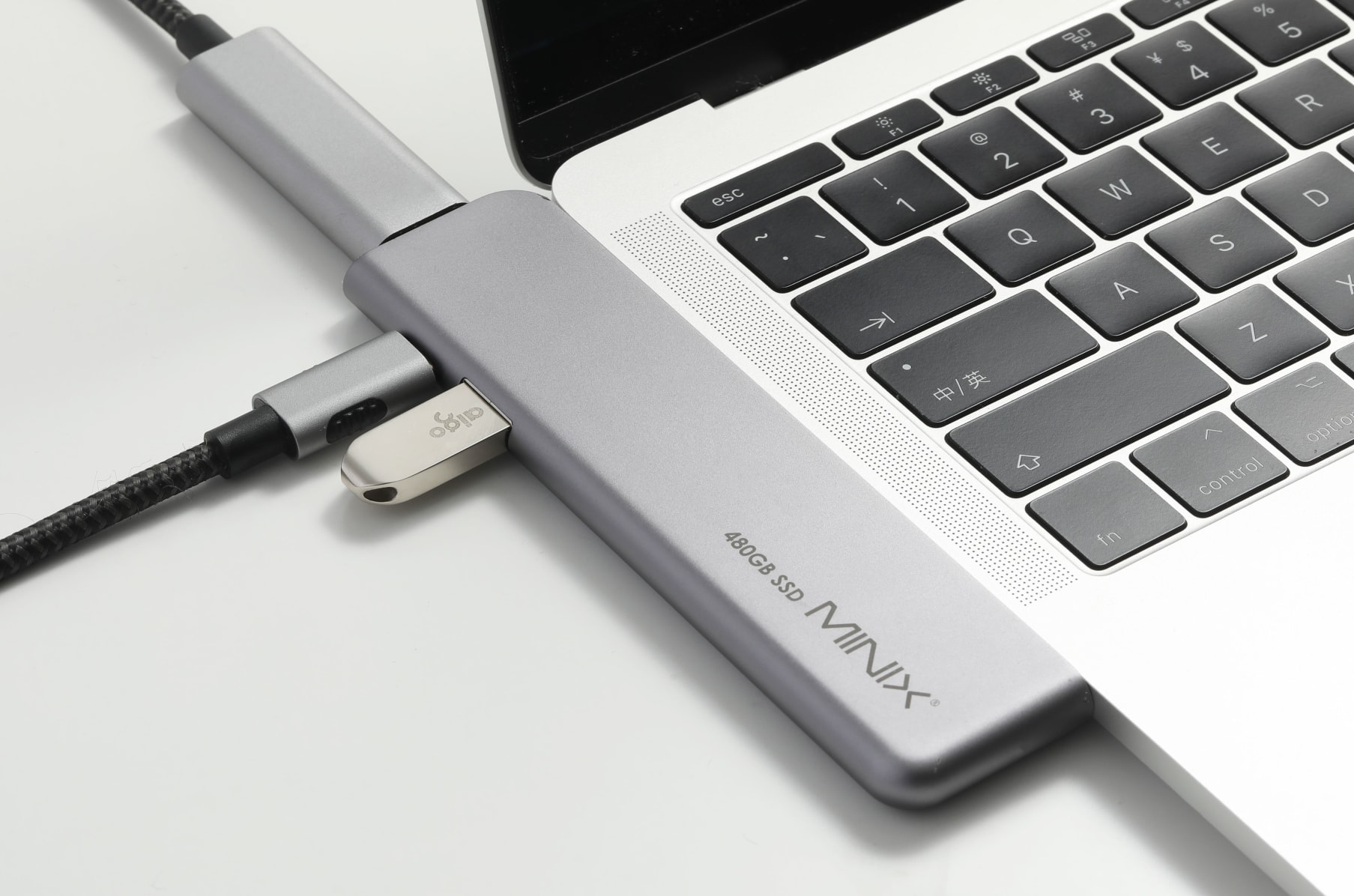 MINIX NEO Storage USB-C Multiport SSD Storage Hub 120 GB Silber All-in-One tragbare Speicherlösung designed für Apple MacBook/Air/Pro 