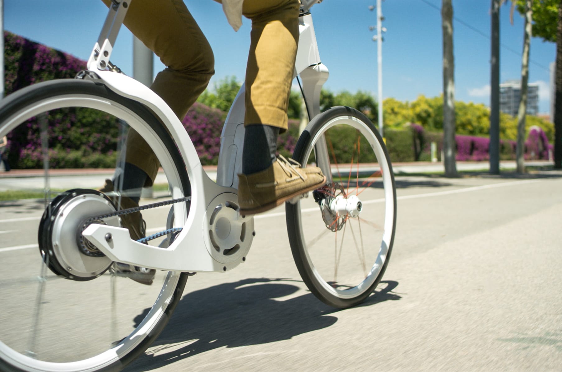 Gi Flybike The First E Bike To Fold In One Second Indiegogo 40 miles of assistance on a single charge. gi flybike the first e bike to fold in