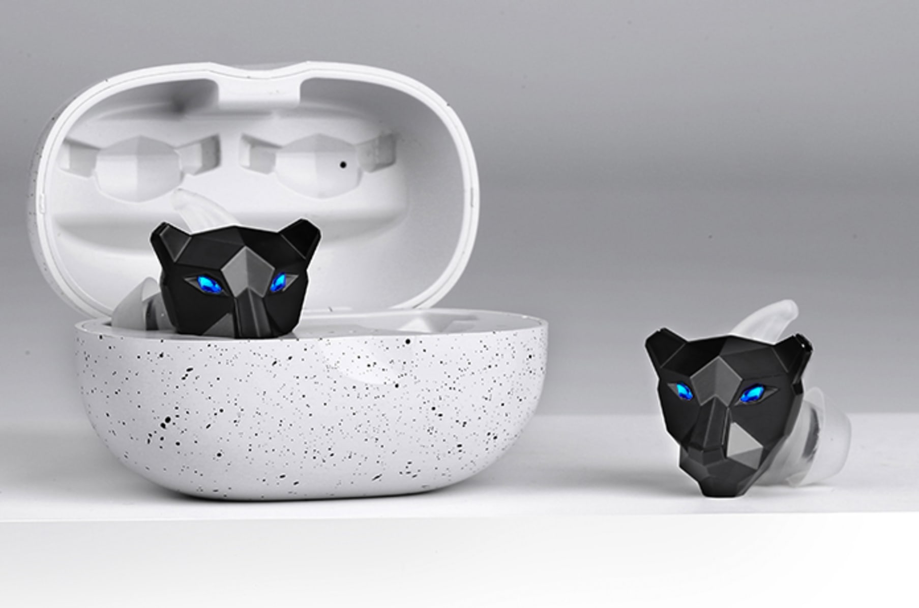 Black panther earbuds sales