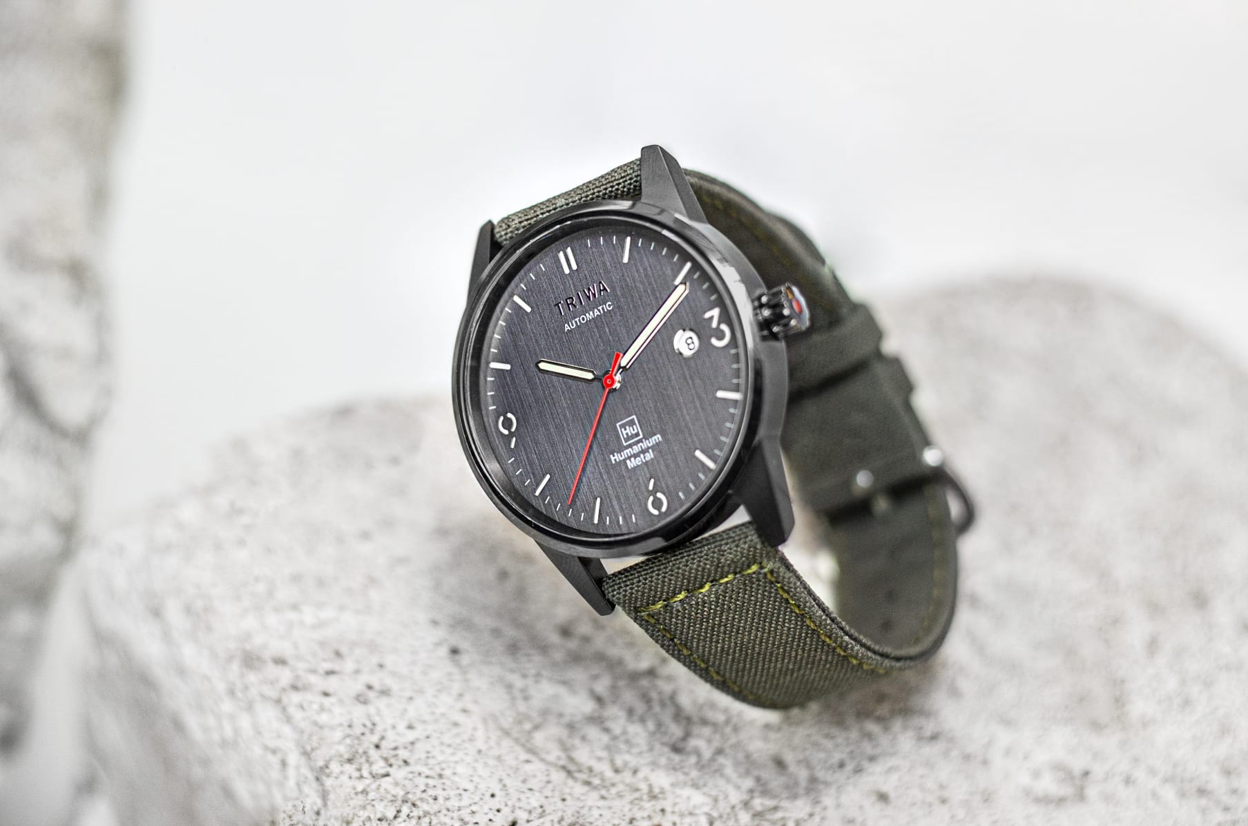 Humanium shop metal watch