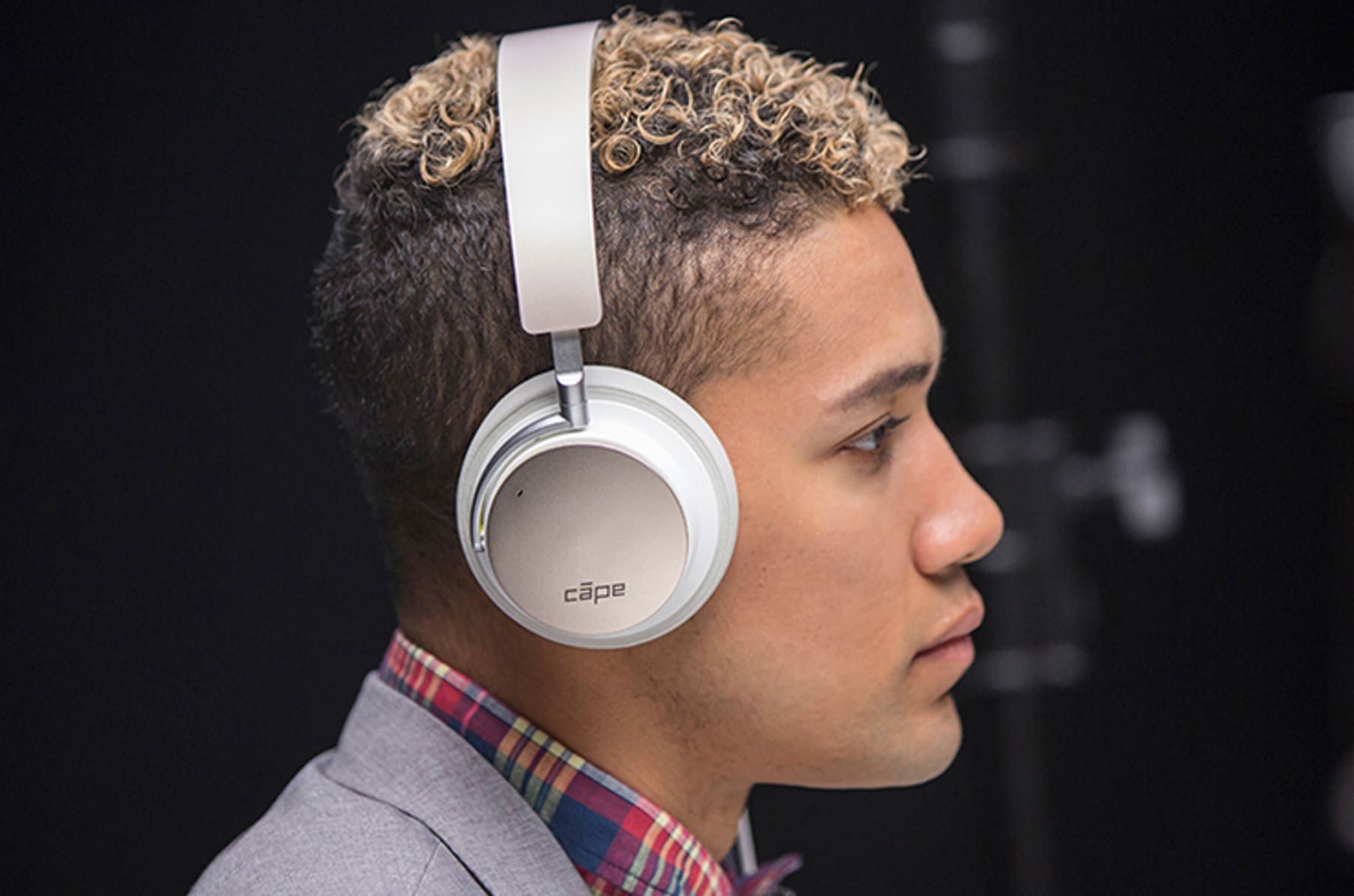 Cape Headphones Indulge Yourself In Virtual Sound Indiegogo