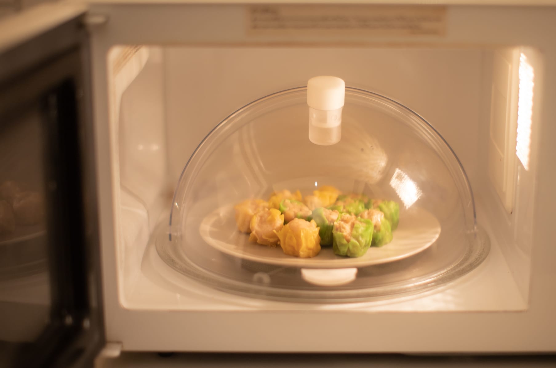 EzyDome - Reinvented microwave cover with moisture capsule💨 by