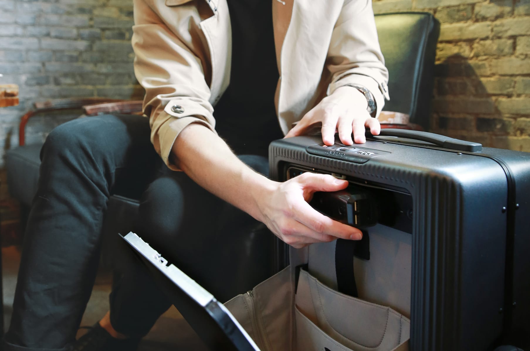 Cowa robot suitcase price clearance