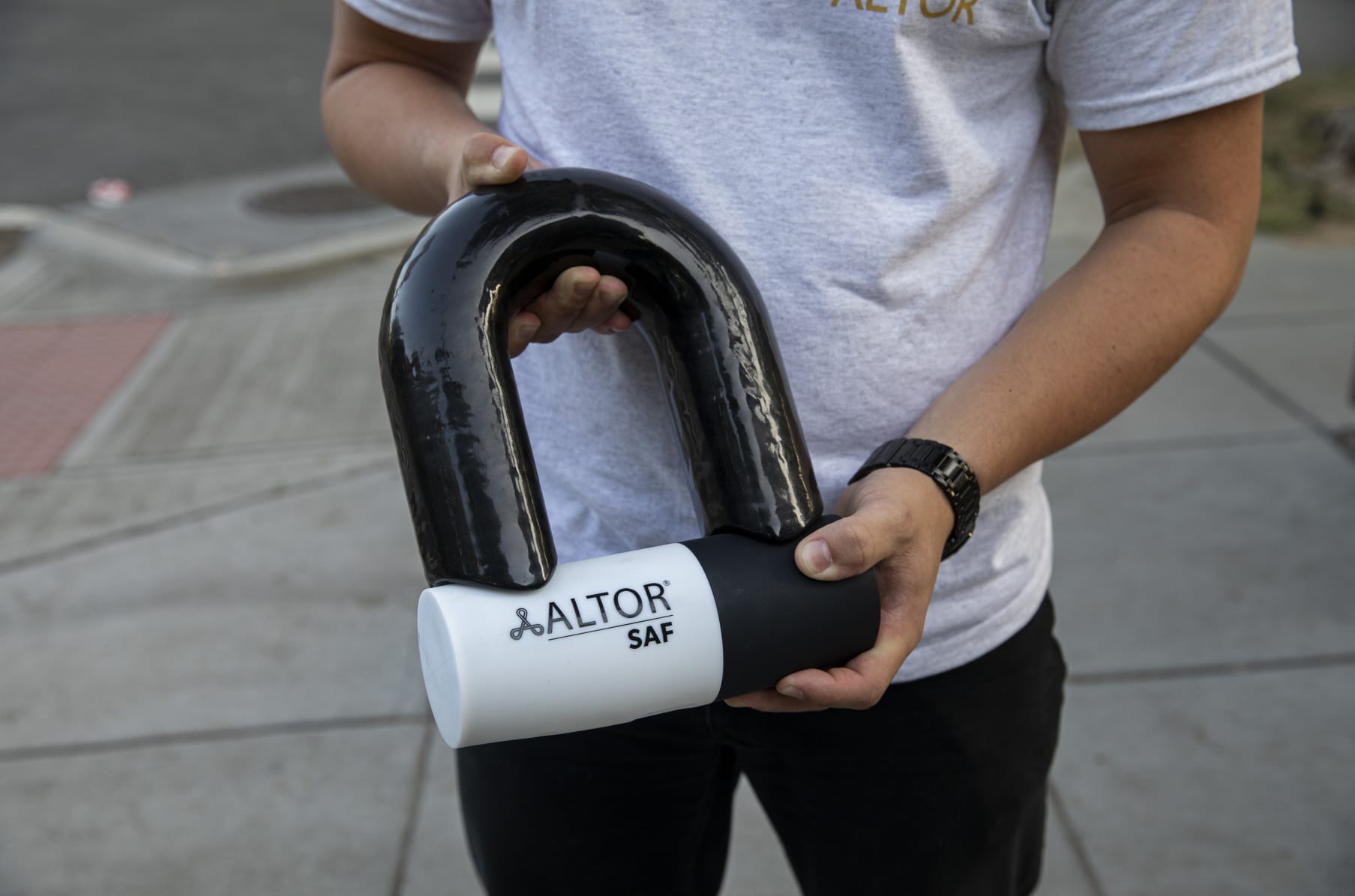 Uncuttable bike lock top