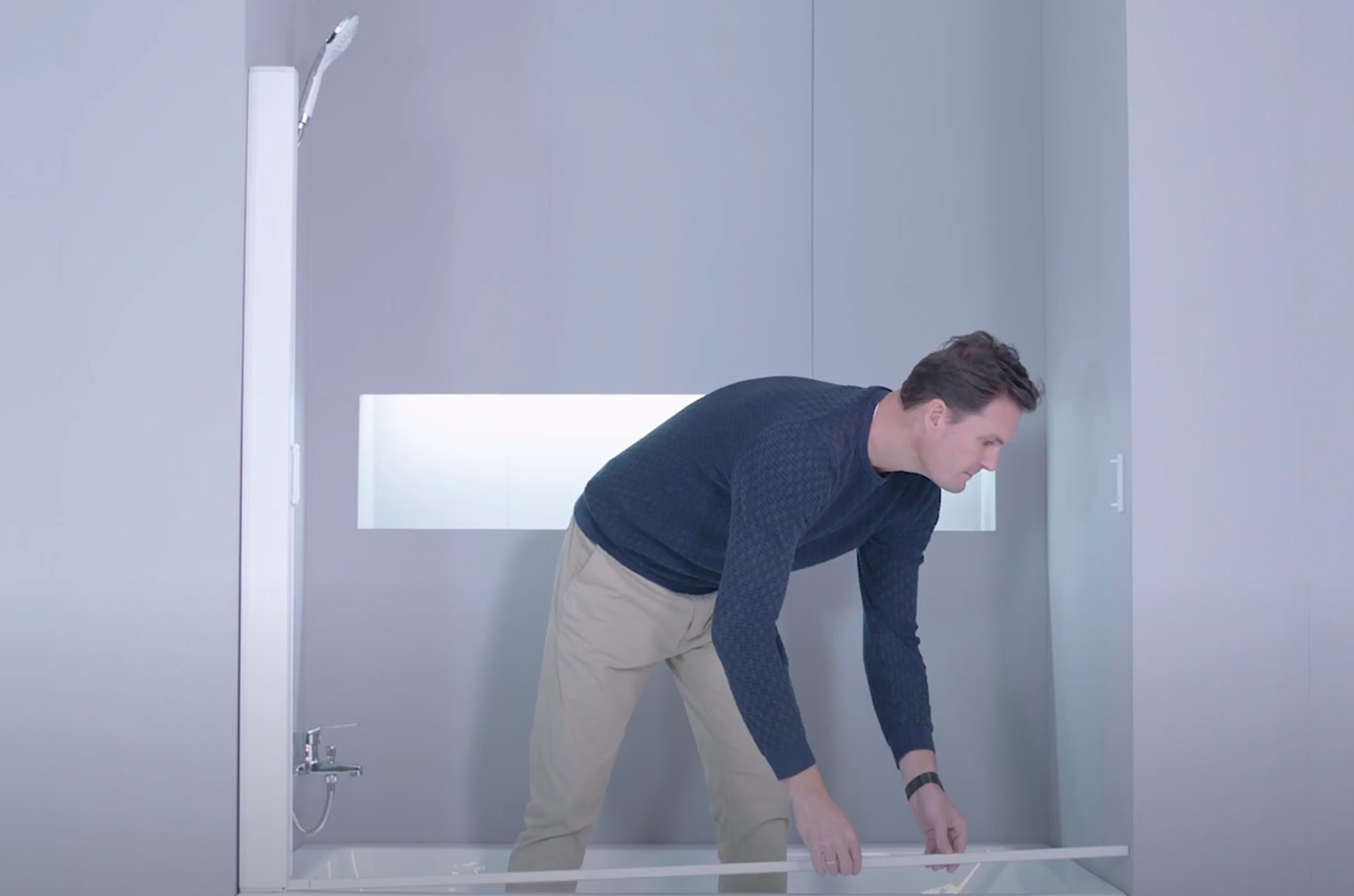Retractable shower outlet door