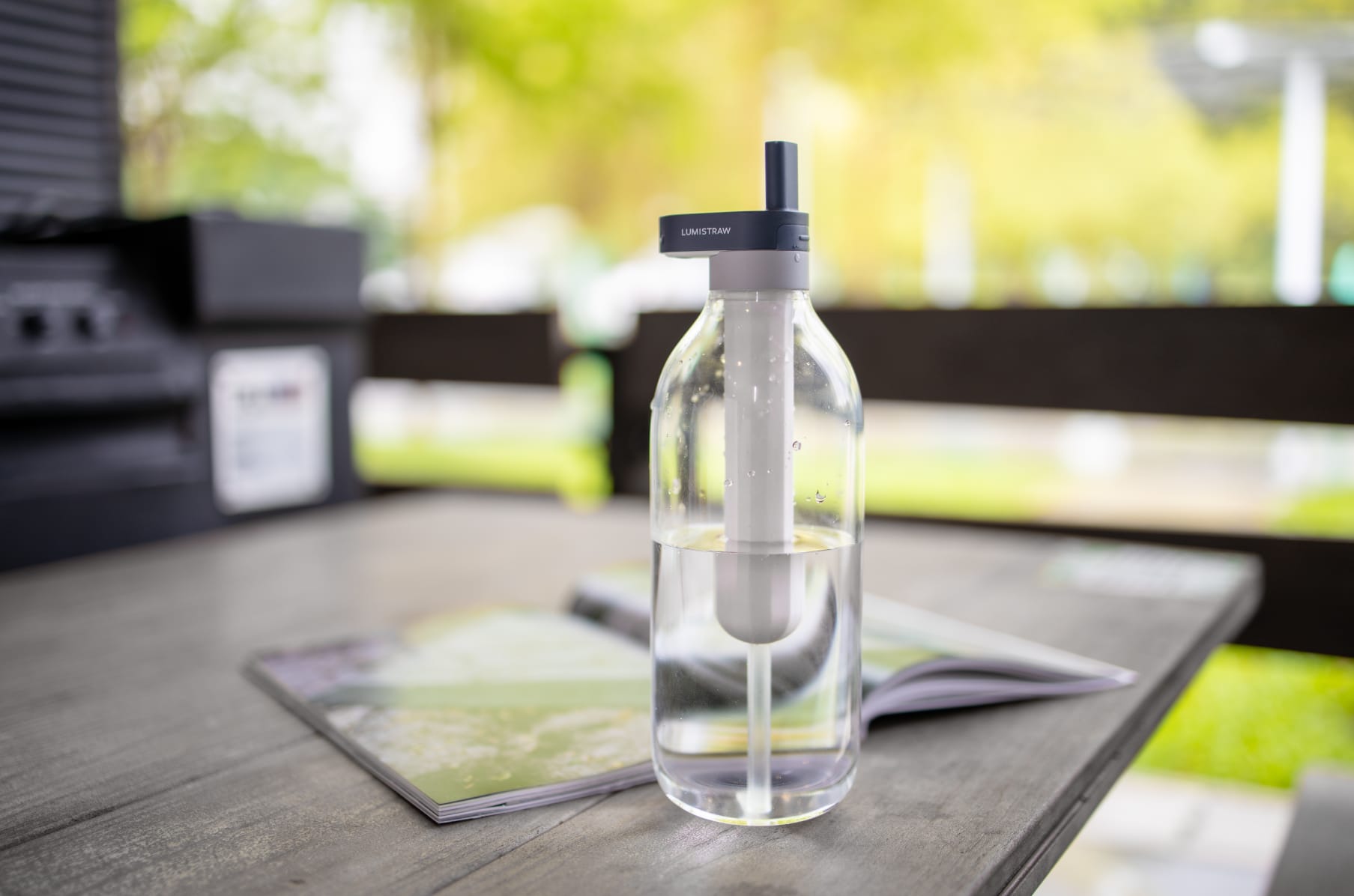 Lumistraw water-purifying bottle with a reusable straw gives you instantly clean  water » Gadget Flow