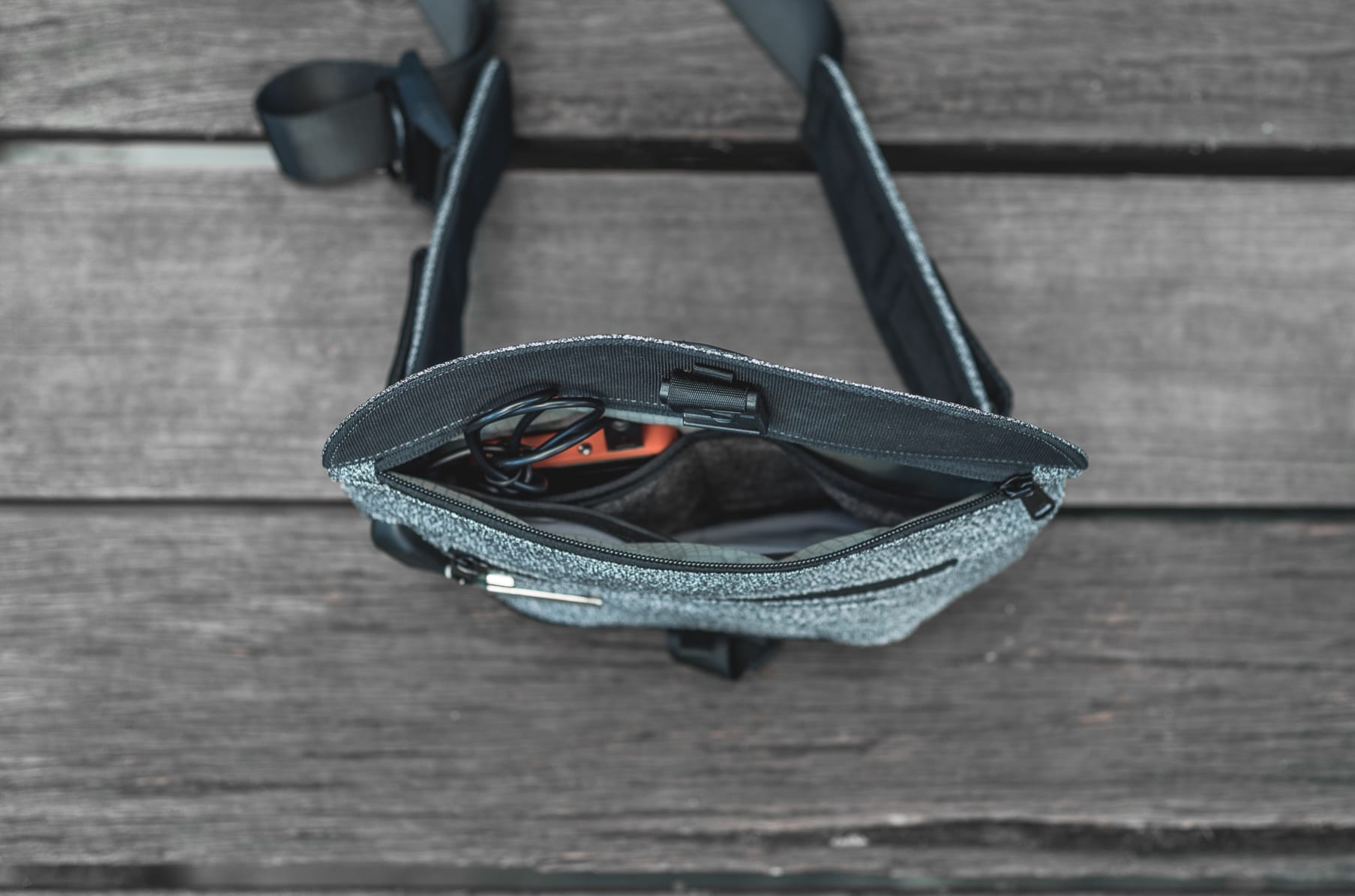 Air shop sling bag