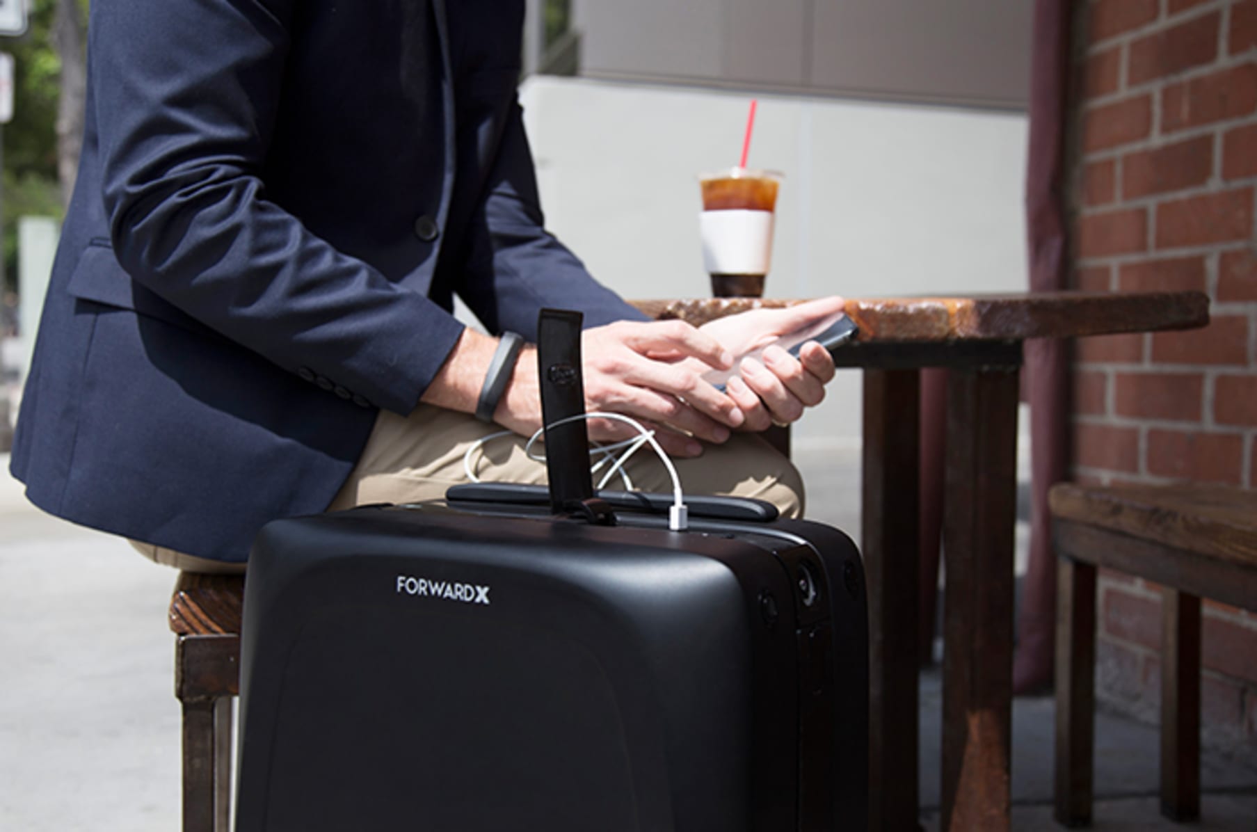 Ovis: 1st AI-Powered Suitcase Following by Side | Indiegogo