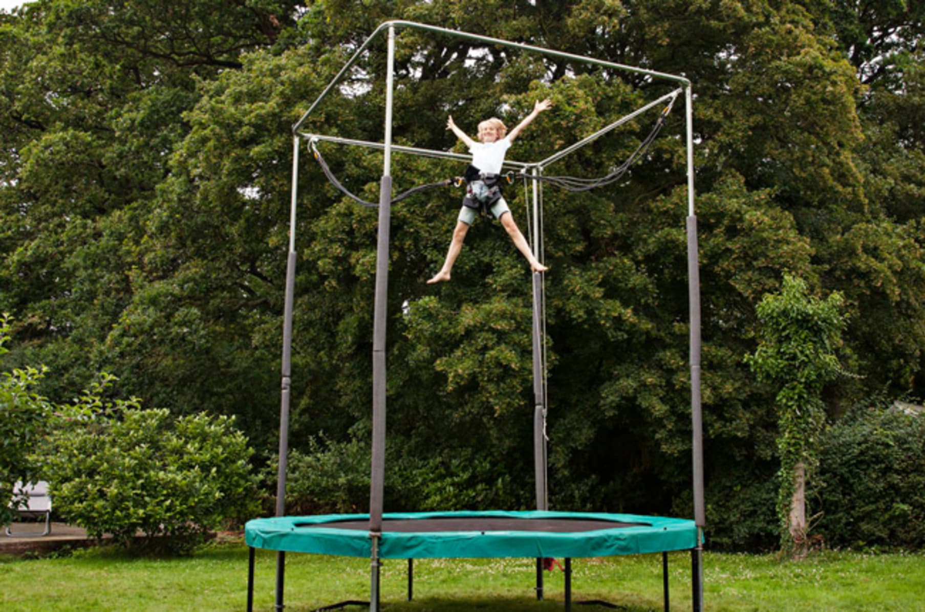 Trampoline with bungee cords best sale