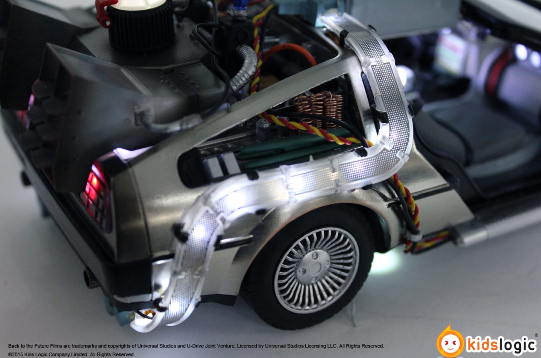 Trendy - DeLorean Time Machine Collectible Magnetic