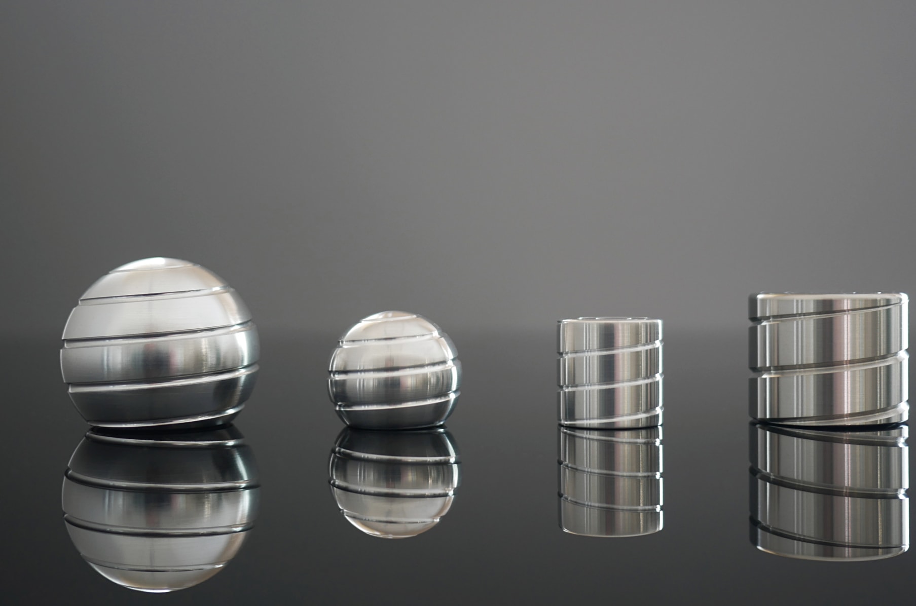 MEZMOGLOBE Nano Optical illusion kinetic desk toy Indiegogo