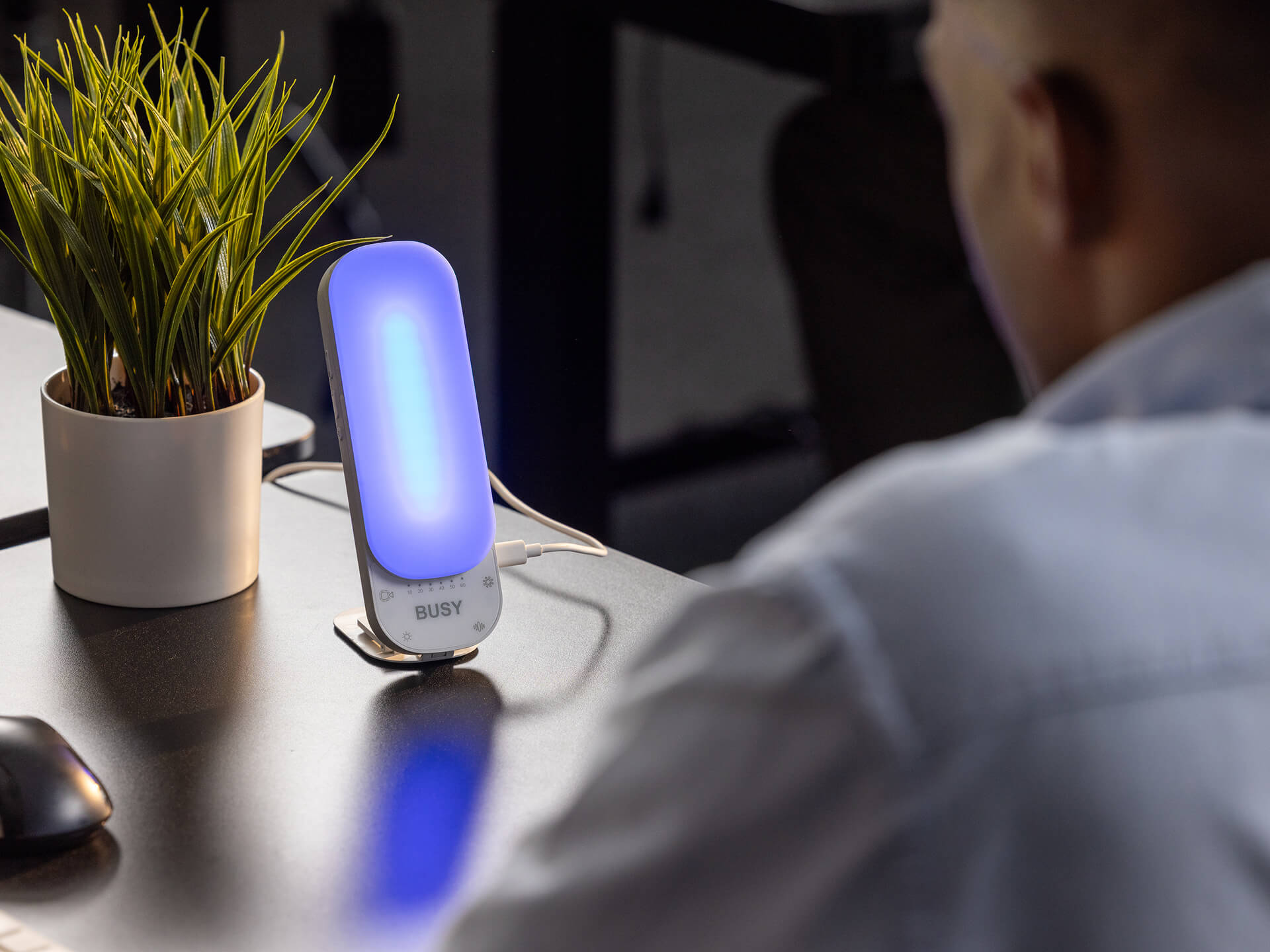 Meet productivity goals while nurturing mental clarity. Breathing and Happy modes with adjustable brightness and light temperatures help you fit relaxing, energizing moments into your busy day.