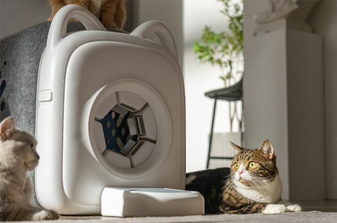 PawSwing Purrring Automatic Cat Self-Groomer